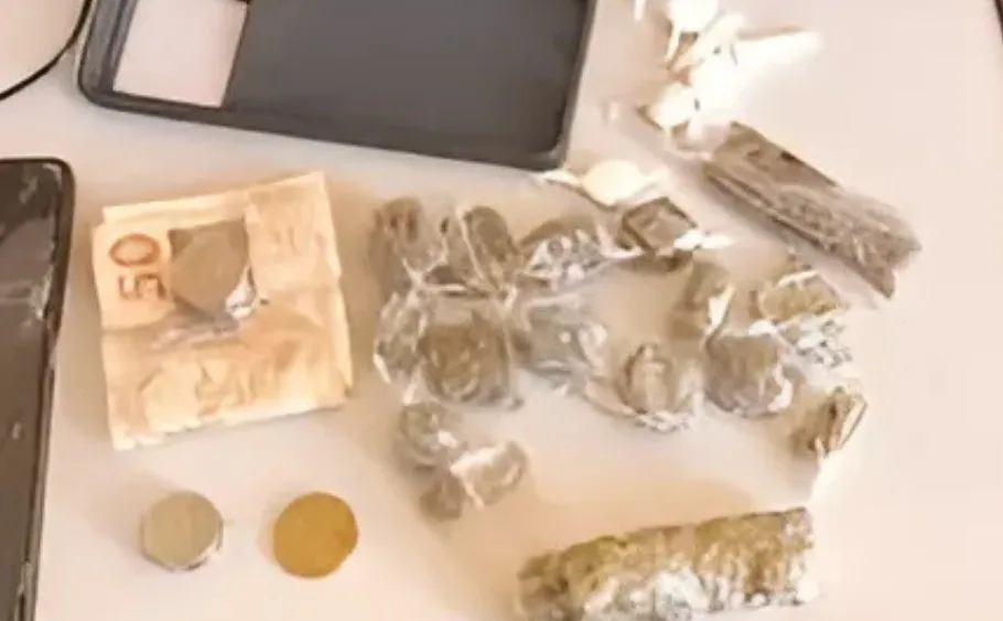 Homem é preso por tráfico de drogas após tentativa de fuga em Caculé