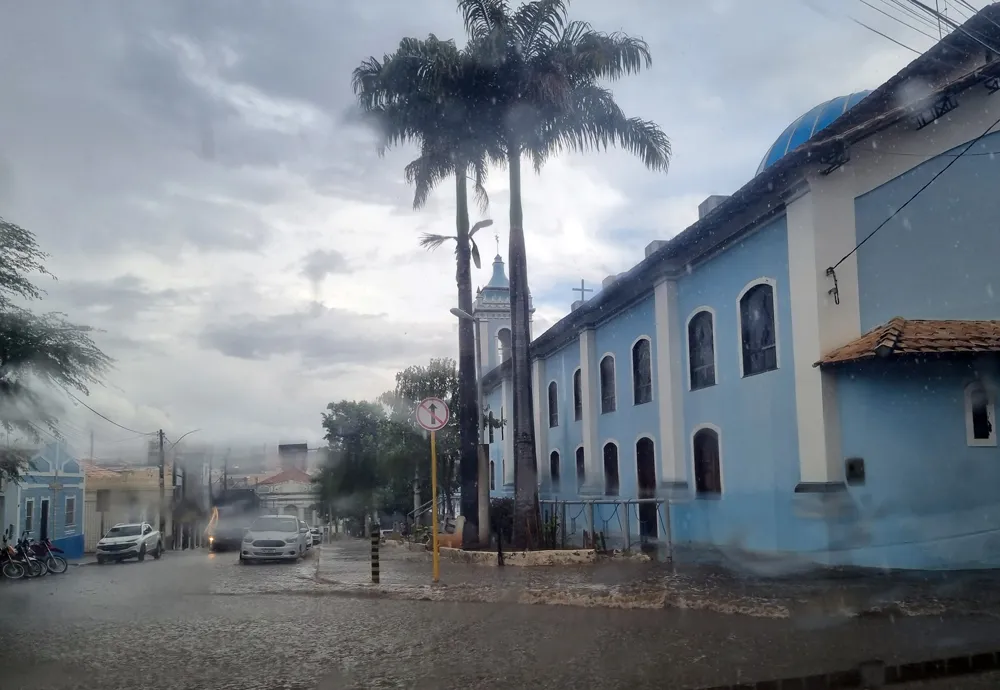 INMET emite alerta de chuvas intensas para Brumado e região sudoeste da Bahia
