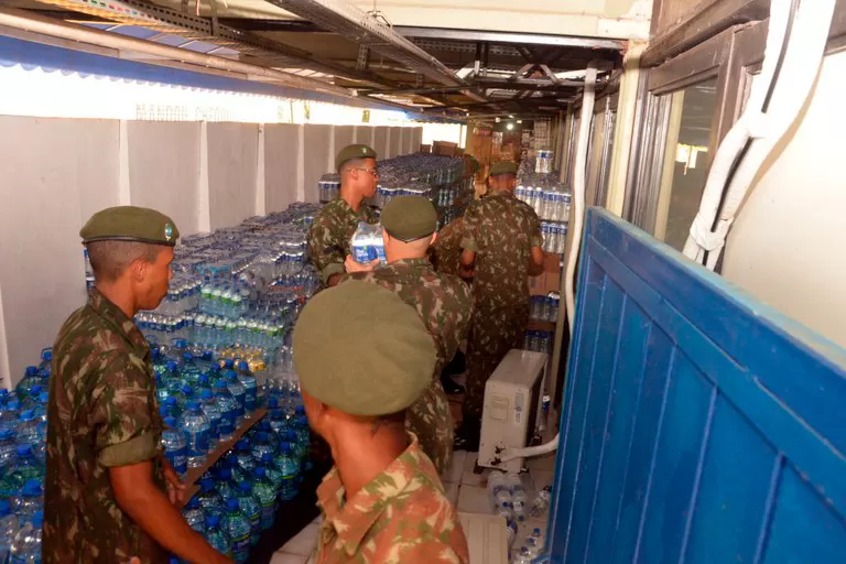 Correios pedem que população priorize doação de água, cestas básicas, fraldas, material de limpeza seco e de higiene pessoal