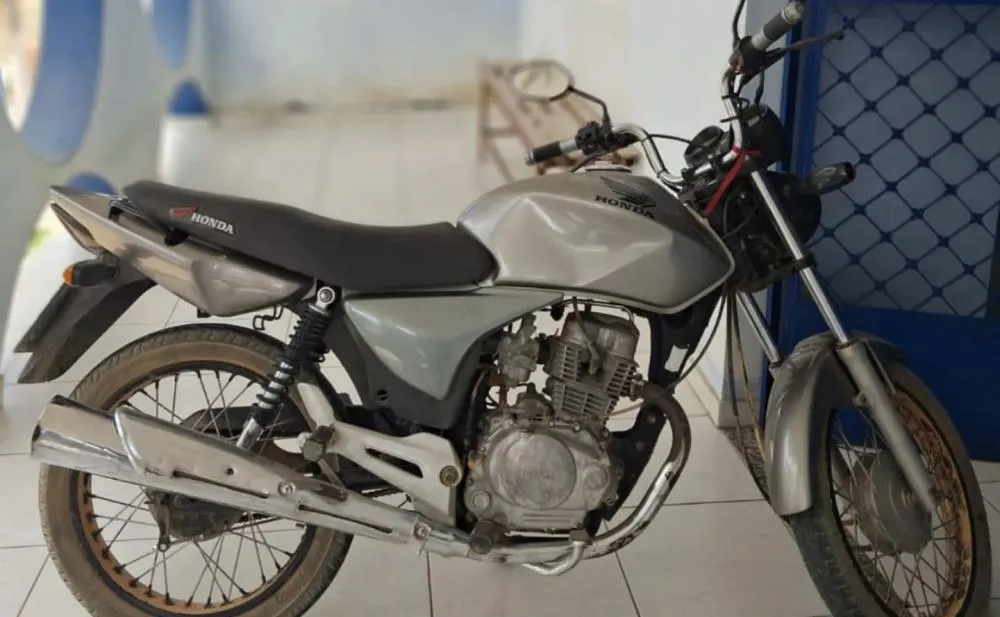 Polícia Rodoviária Estadual recupera moto com irregularidades na BR-415, em Jacaraci