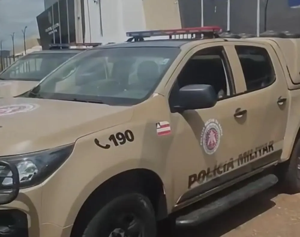 Homem é preso após ameaçar esposa e filhas com facão em Macaúbas