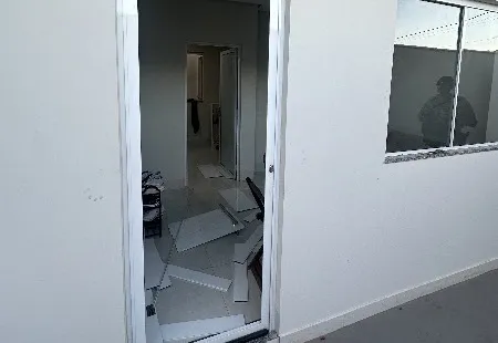 Criminoso arromba apartamento e furta R$ 700 em Guanambi