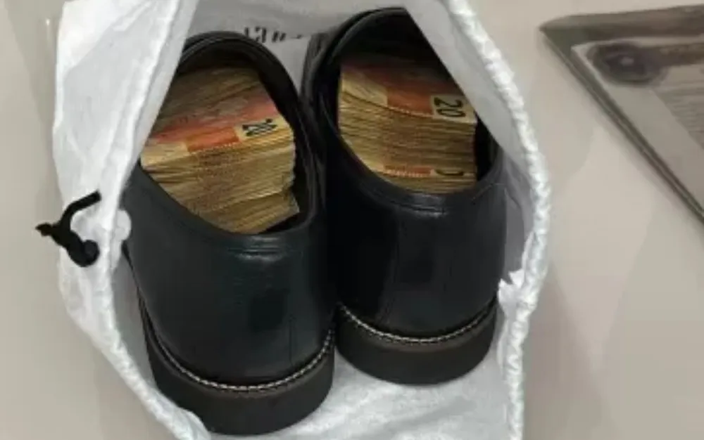 Vereador baiano é flagrado com dinheiro escondido no sapato durante nova fase da Operação Overclean