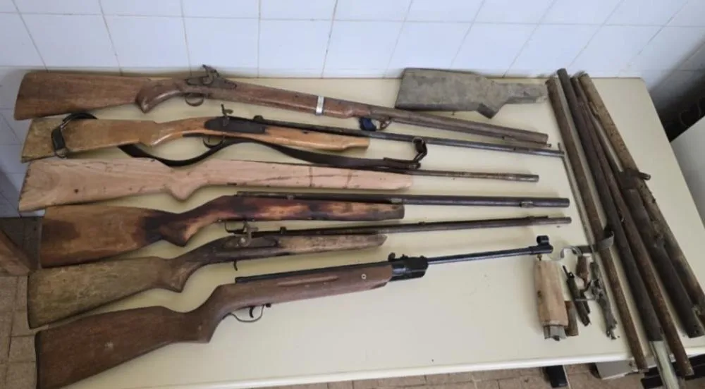 Guarnição da 80ª CIPM desarticula fábrica clandestina de armas de fogo na zona rural de Tremedal