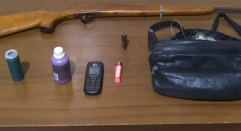 Polícia Militar apreende espingarda e materiais para munição em Botuporã