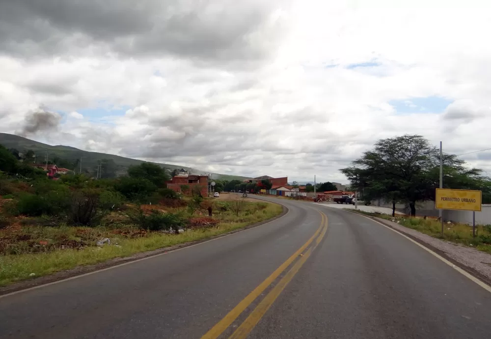 Hilux é tomada de assalto por homens armados em Brumado