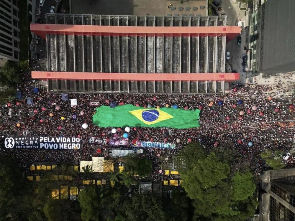 Em todo país, milhares protestam contra anistia e PEC da Blindagem