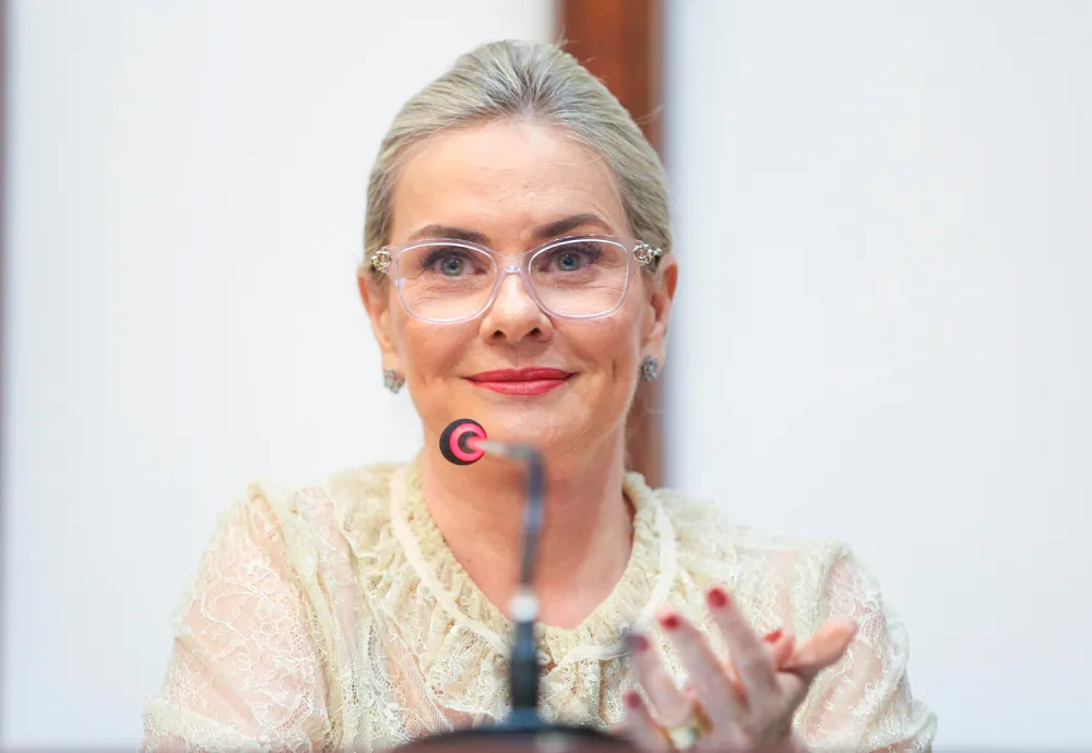 Ivana Bastos comemora a chegada dos equipamentos para início da construção da ponte Salvador-Itaparica