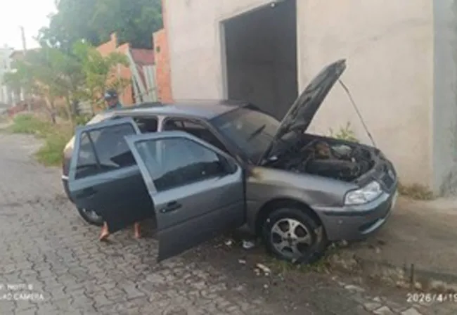 Tentativa de furto termina com veículo incendiado no bairro Alto Caiçara em Guanambi