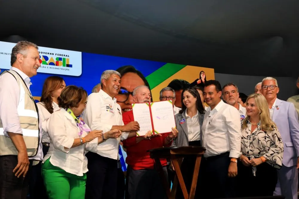 Em Juazeiro, governador Jerônimo acompanha presidente Lula durante anuncio de pacote para a saúde e lançamento do novo PAC Seleções