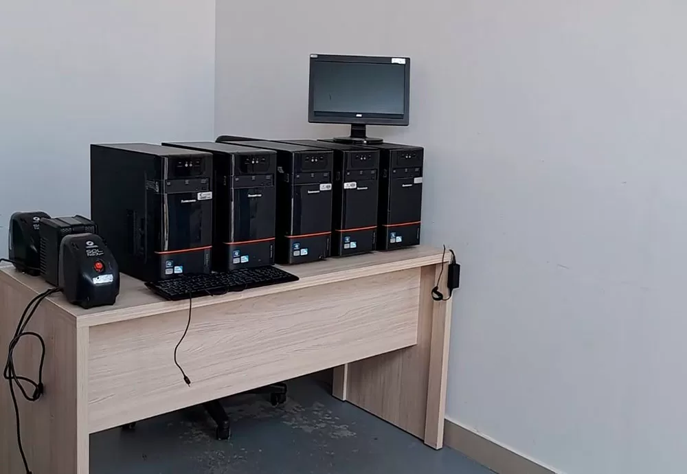 CDL de Brumado recebe doação de computadores para impulsionar projeto de capacitação profissional