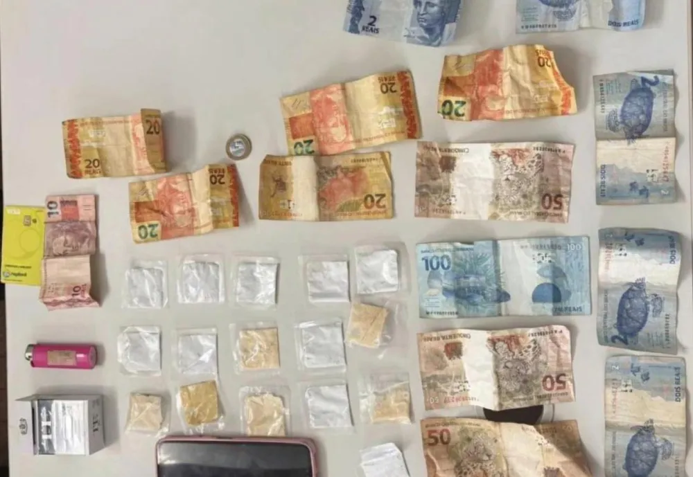 Mulher é presa por suspeita de tráfico de drogas em Ibipitanga