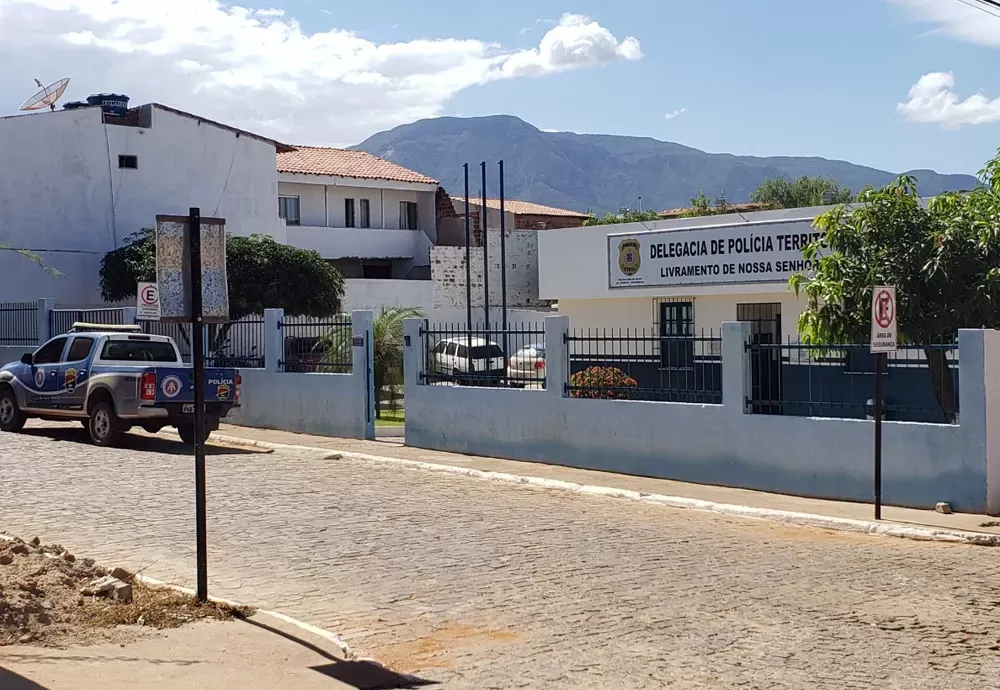 Polícia Civil prende dois suspeitos de estupro de vulnerável e importunação sexual em Livramento