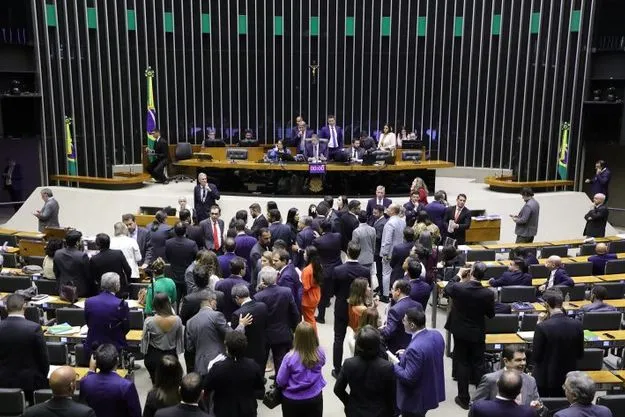 Câmara dos Deputados aprova mudanças na reforma do ensino médio