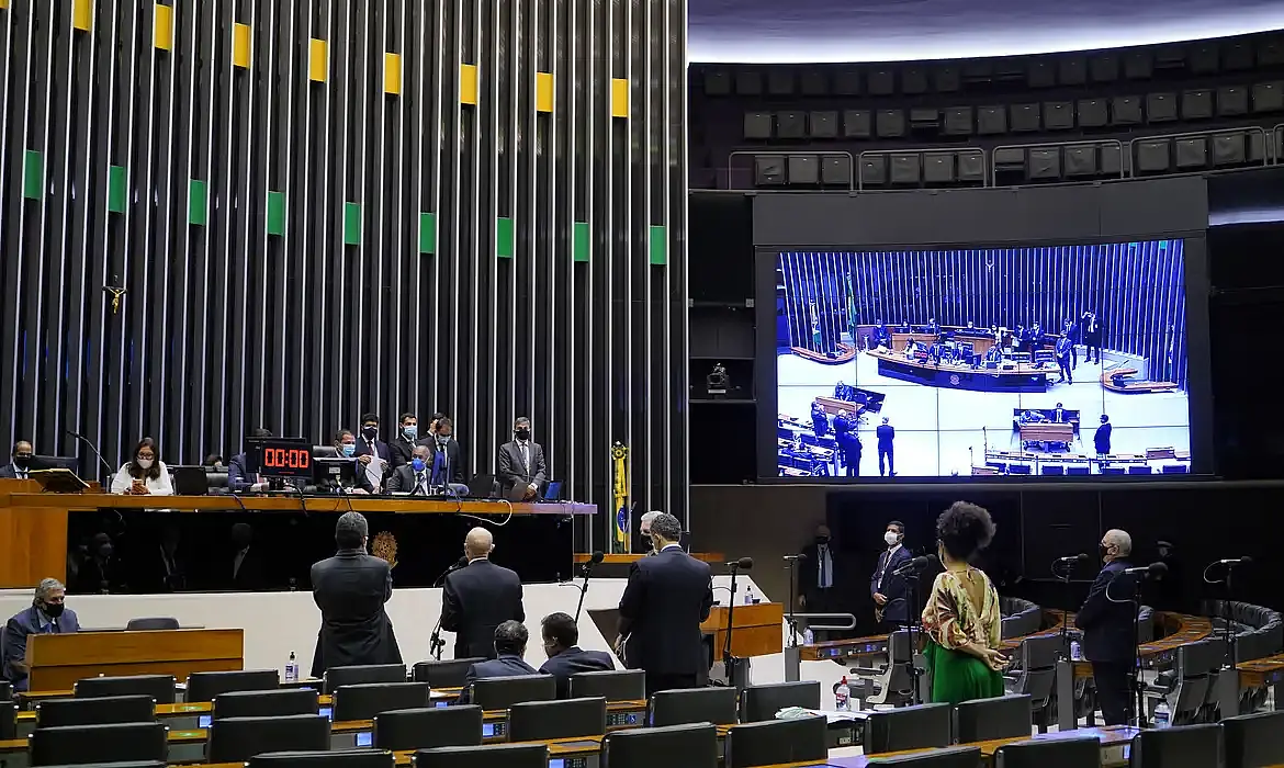 Flávio Dino intima partidos a explicar controle de emendas parlamentares