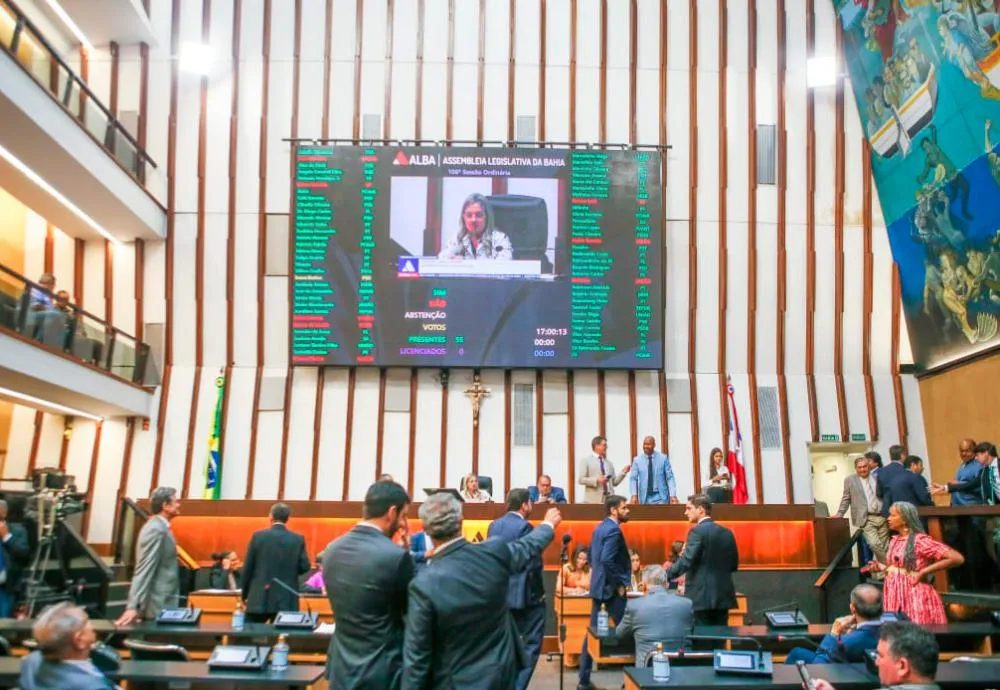 ALBA aprova dois empréstimos do Executivo sob obstrução da oposição e sessão entra pela madrugada