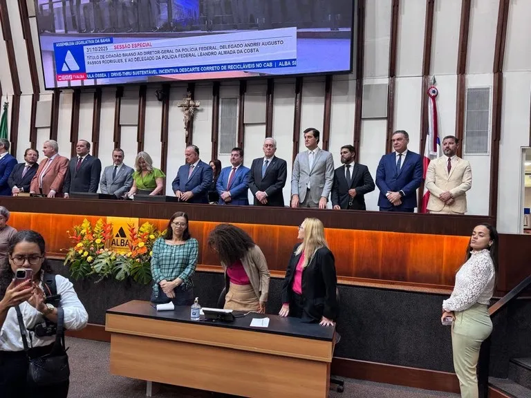 PRF na Bahia Marca Presença em Homenagem a Delegados da Polícia Federal na ALBA