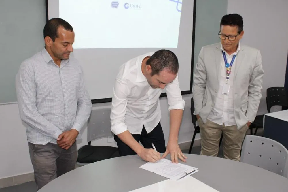 Fabrício Abrantes firma parceria com Universidade anuncia R$ 2,5 milhões para a saúde em Brumado