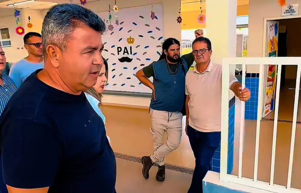 Prefeito Wilson do Café anuncia cobertura do espaço de recreação da Creche Isabel Bento em Barra da Estiva