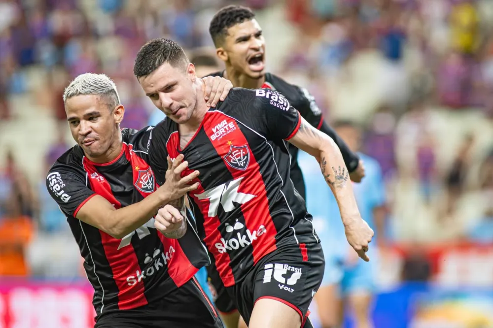 Vitória vence Fortaleza de virada e fica perto do hexacampeonato da Copa do Nordeste