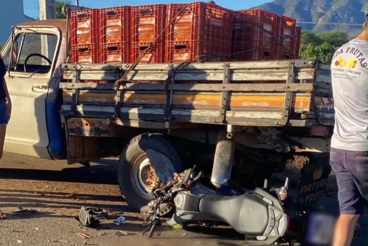 Motociclista morre após colisão com caminhonete parada na BA-148 em Livramento de Nossa Senhora