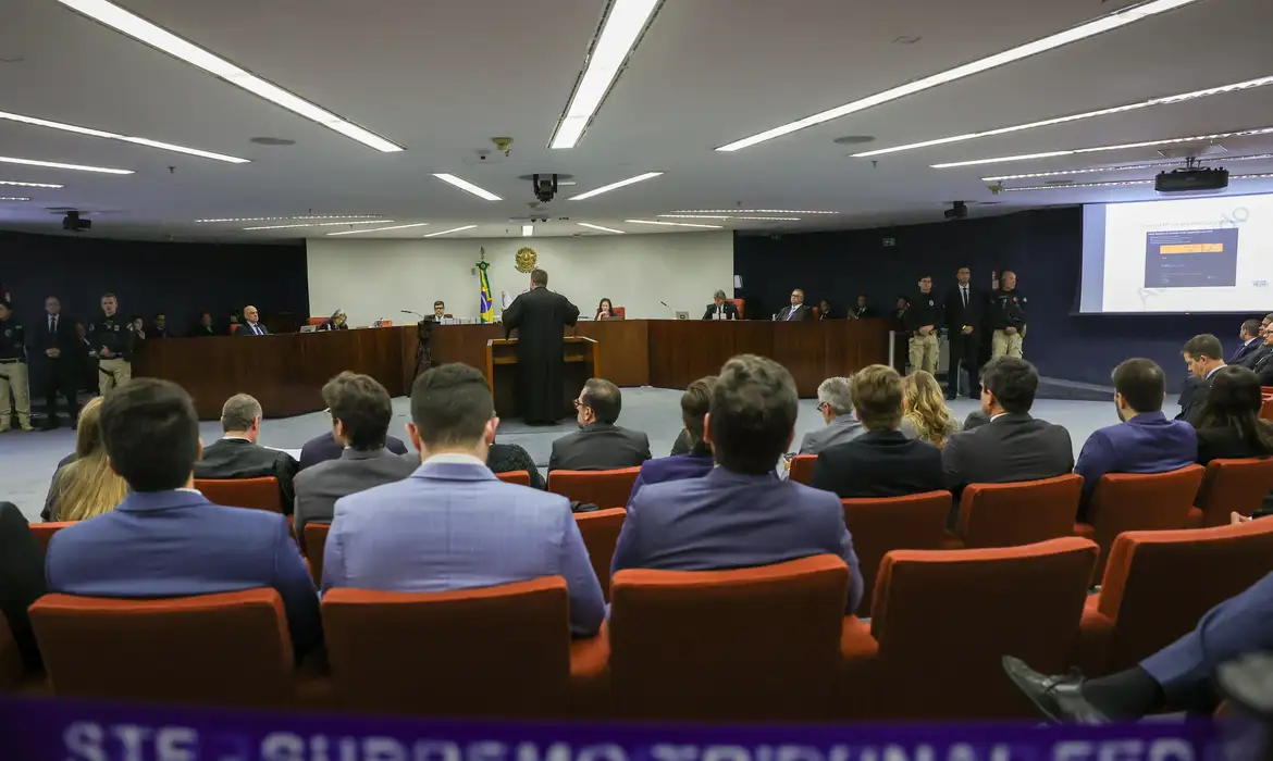STF retoma nesta terça julgamento de Bolsonaro e mais sete réus