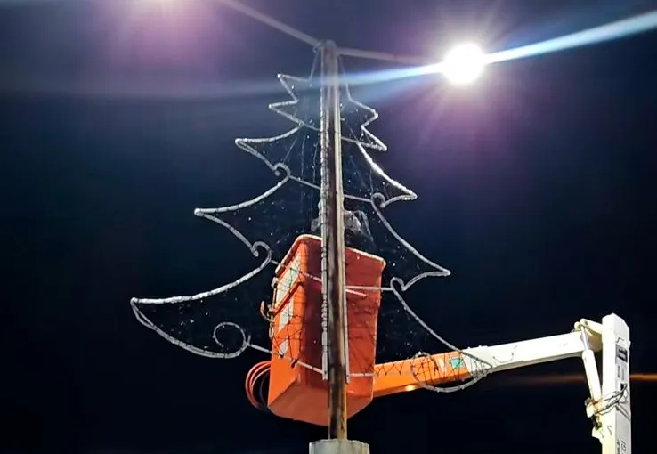 Brumado inicia montagem da decoração natalina