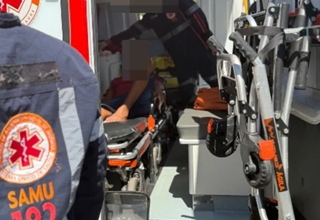 Homem embriagado fica alterado e danifica objetos dentro de casa antes de ser levado à UPA em Guanambi