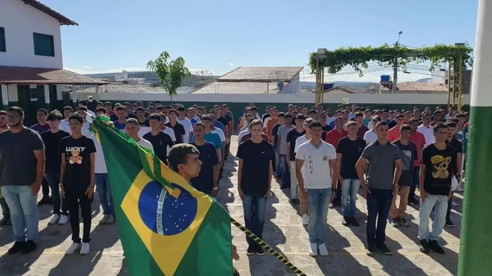 Tiro de Guerra de Brumado realiza Solenidade de Entrega de Certificados de Dispensa de Incorporação e Compromisso à Bandeira Nacional