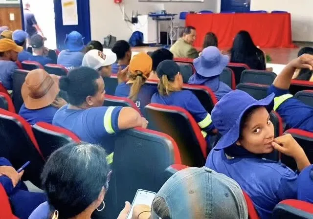 Prefeitura de Tanhaçu promove reunião com servidores da limpeza urbana