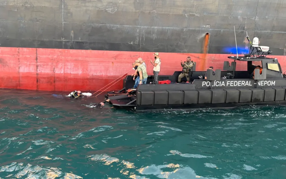 PF e PM localizam grande quantidade de droga escondida em navio com destino à Europa