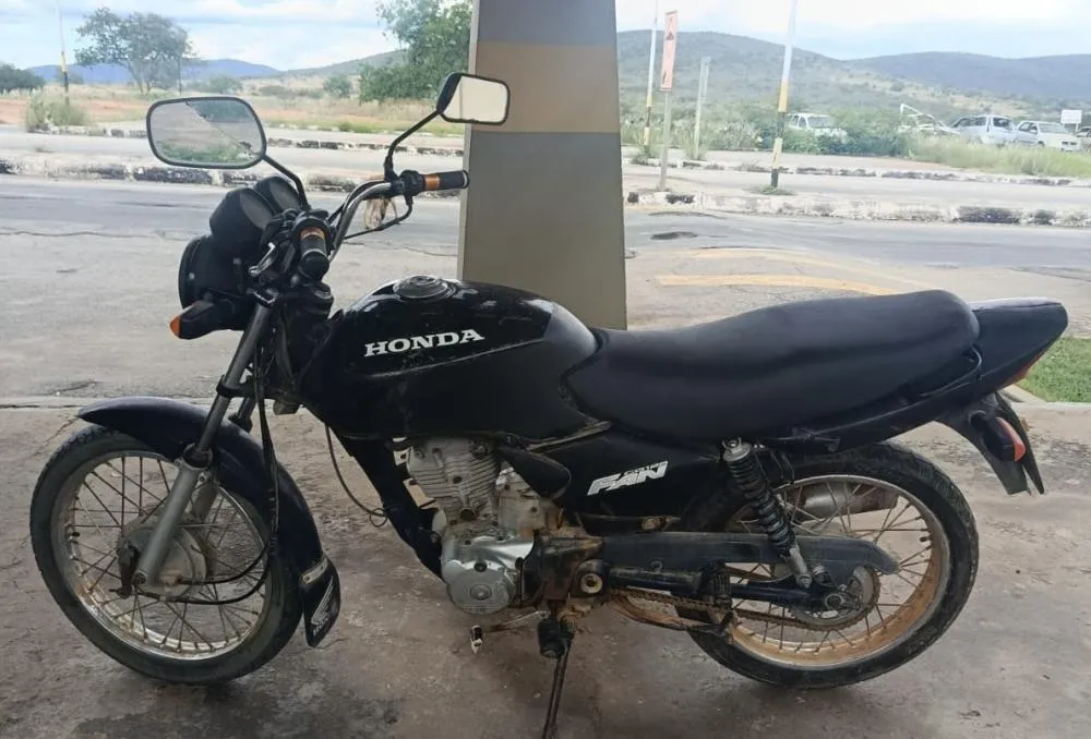 Polícia Rodoviária Estadual recupera moto irregular durante fiscalização em Brumado