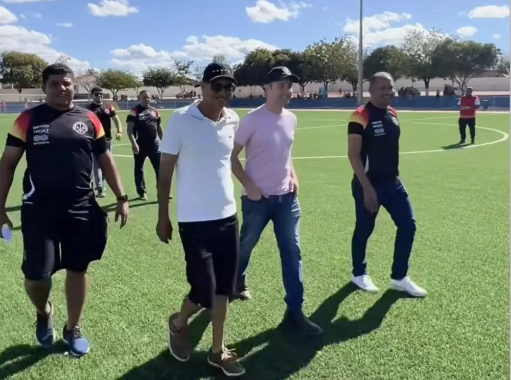 Prefeito Fabrício Abrantes acompanha seleção de Brumado em partida do Intermunicipal