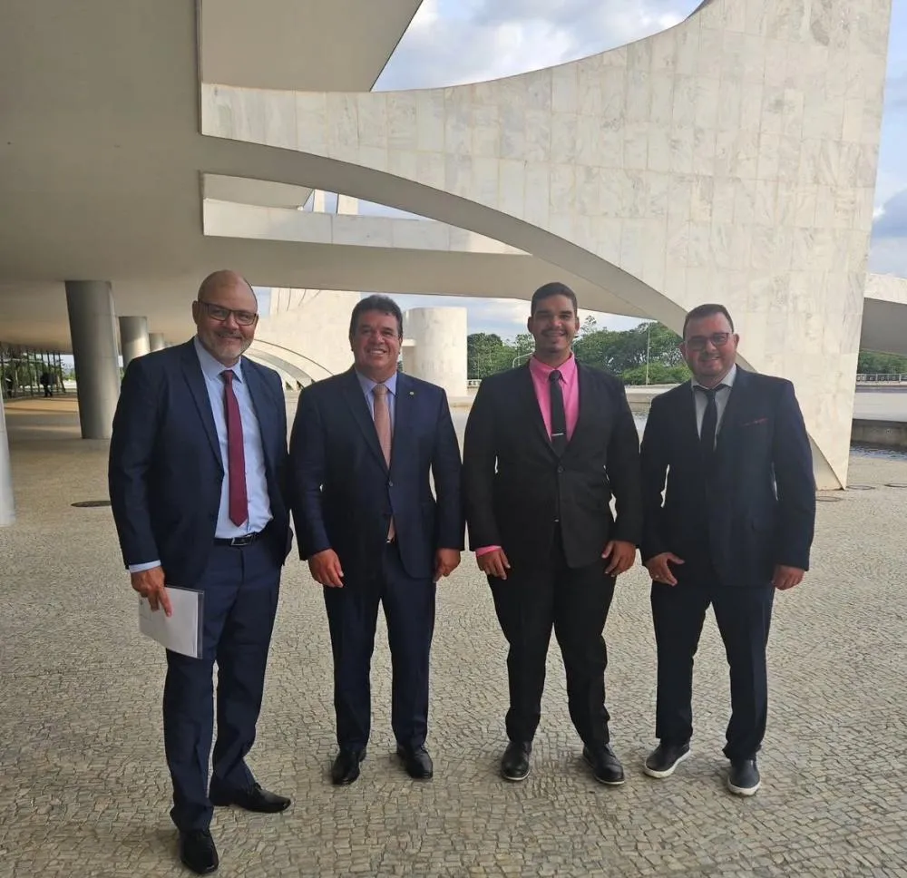 Deputado Marquinho Viana e lideranças de Boquira se reúnem no Palácio do Planalto para tratar de investimentos em creche e hospital