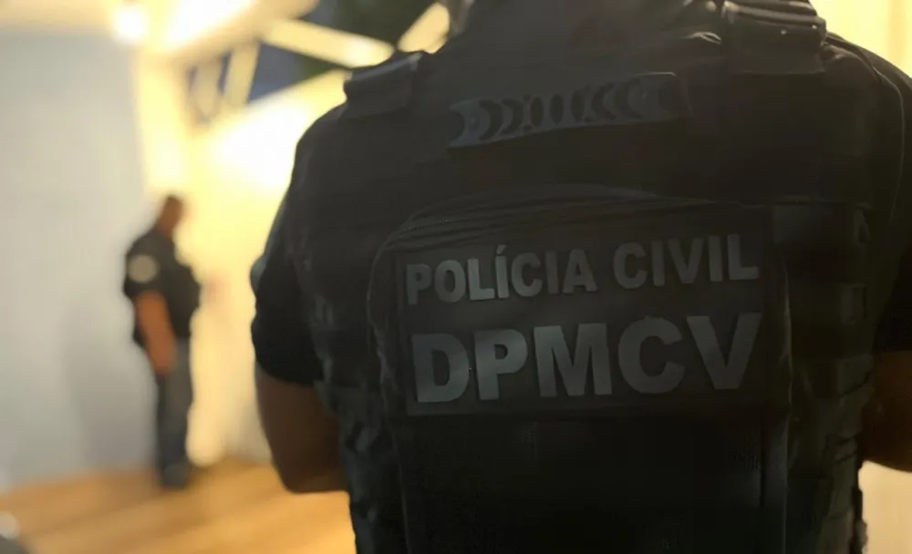 Homem é preso após invadir delegacia durante perseguição a vítima em Barreiras