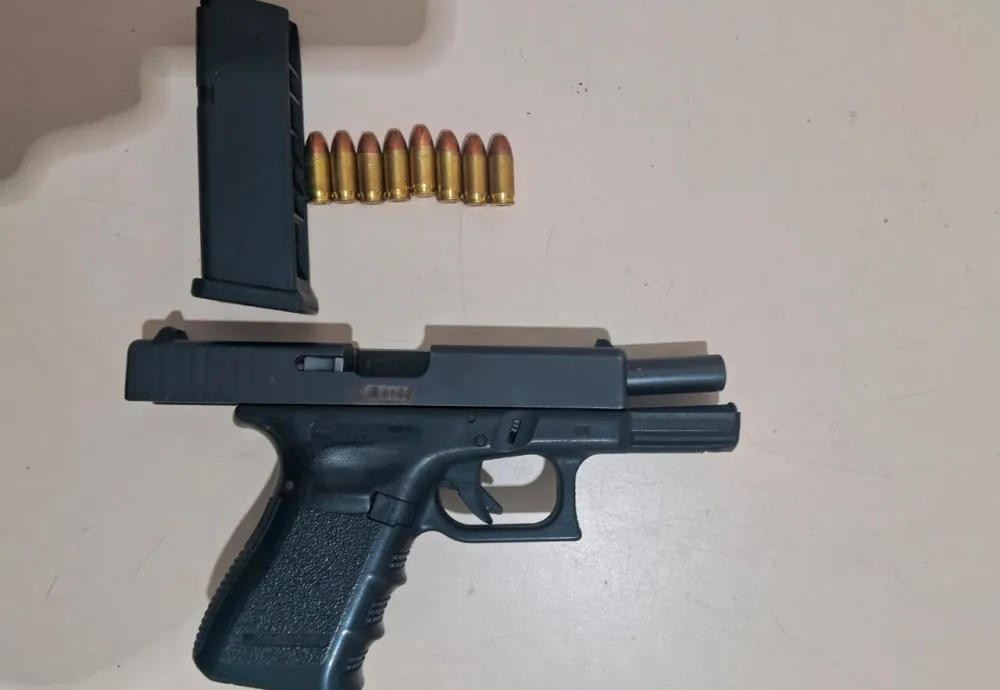 PM apreende pistola Glock e prende homem após fuga durante blitz na zona rural de Encruzilhada