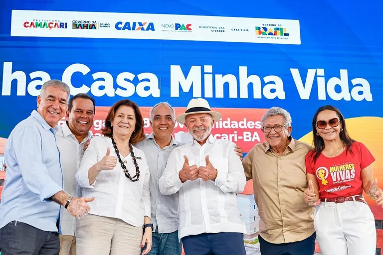 'Eu sei o prazer de uma pessoa ter uma casa e sei a angústia de não ter', diz Lula em Camaçari (BA)