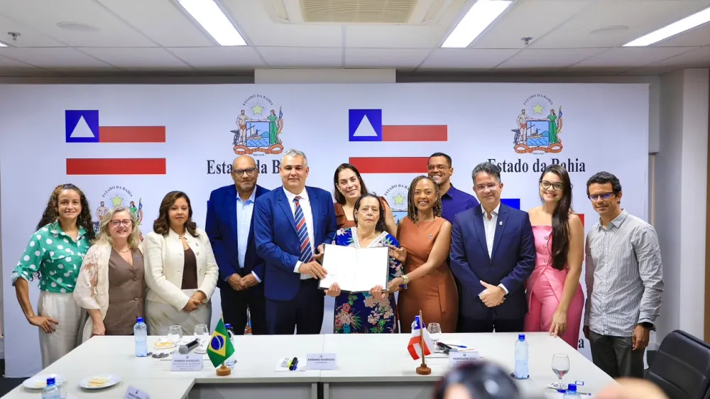 Assinatura no Livro de Posse oficializa nova gestão da UESB