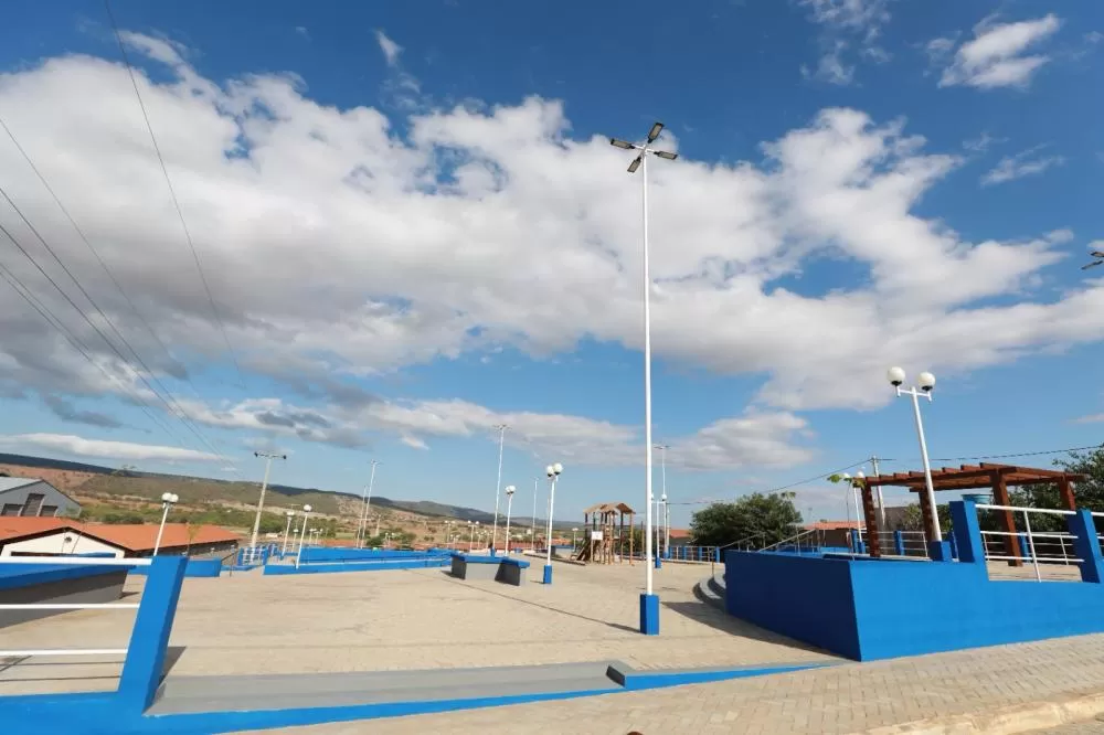 ‘Éramos esquecidos e a política não chegava até a gente. Estou aqui para mudar essa realidade’, afirma Jerônimo durante entregas em Botuporã