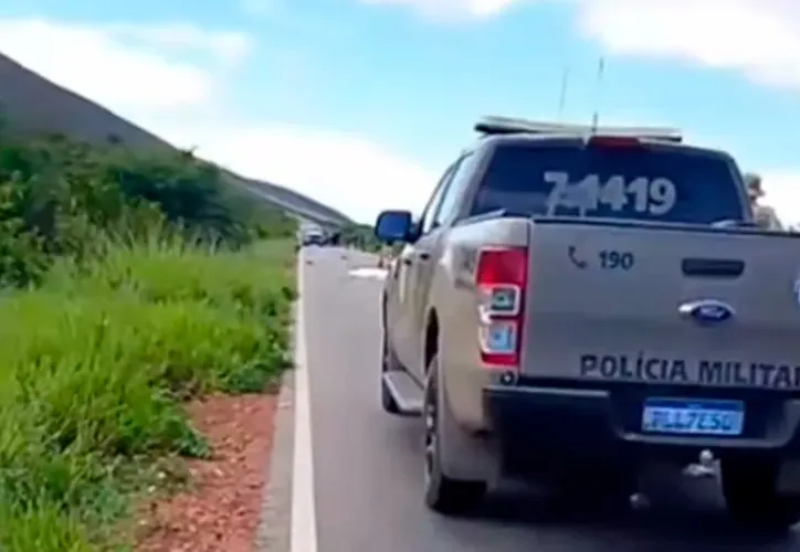 Motociclista morre após colisão e atropelamentos sucessivos na BA-142 entre Tanhaçu e Ituaçu
