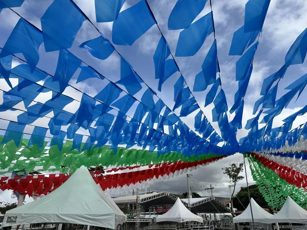 São Pedro do Olhos D’água será realizado na Praça da Prefeitura e terá shows de Léo Magalhães, Amado Batista, Edigar Mão Branca e outras atrações 