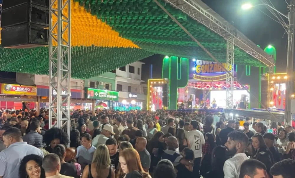 Primeira noite do Arraiá do Gonzagão reúne multidão e celebra tradição junina em Tanhaçu
