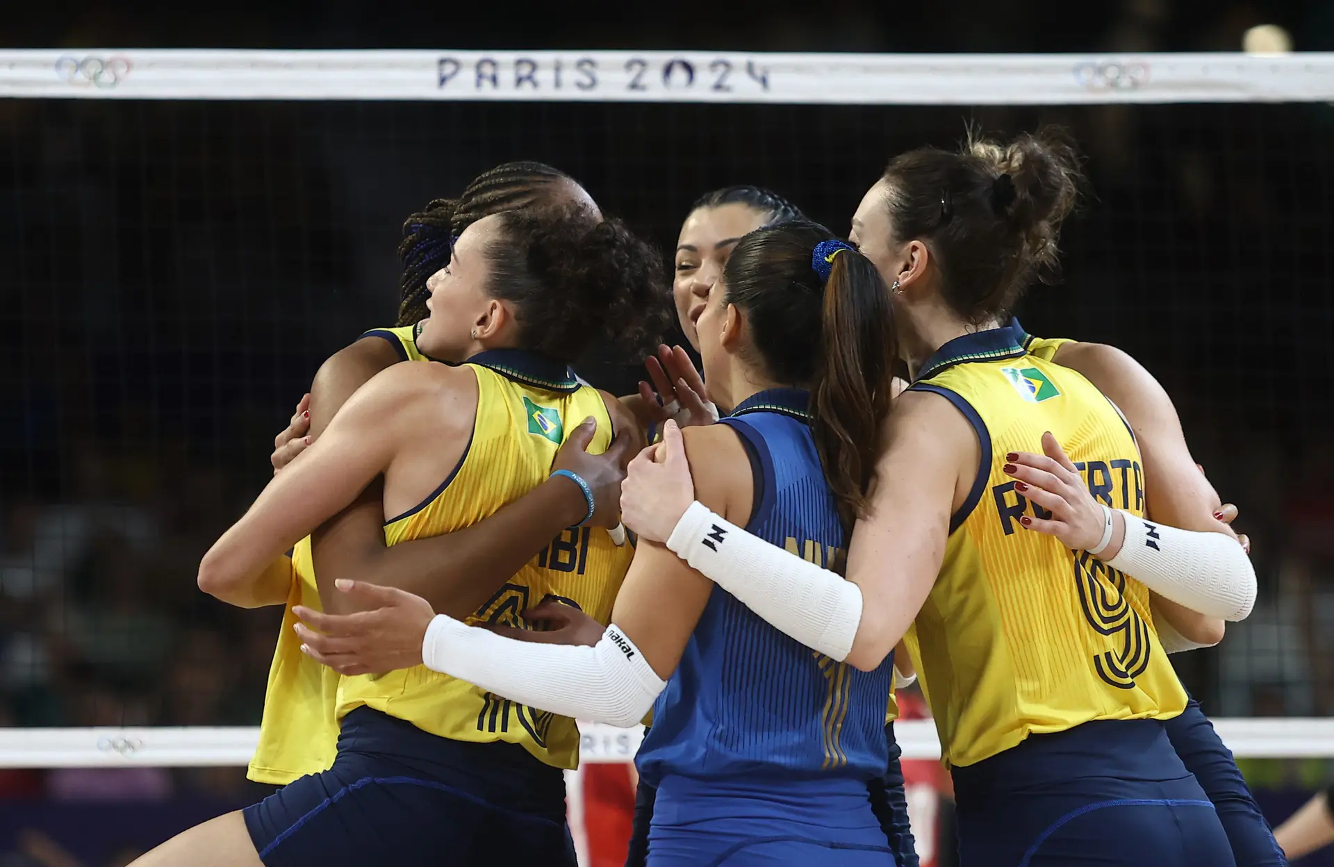 Brasil se impõe, vence o Japão, e se classifica para as quartas de final no vôlei feminino em Paris
