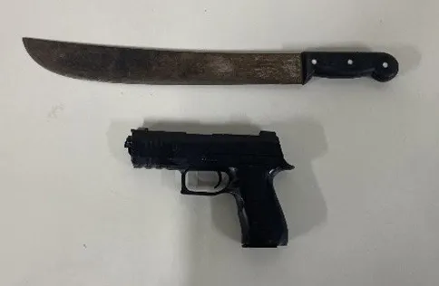 Homem é conduzido à delegacia após ameaça com simulacro de arma e facão em Guanambi