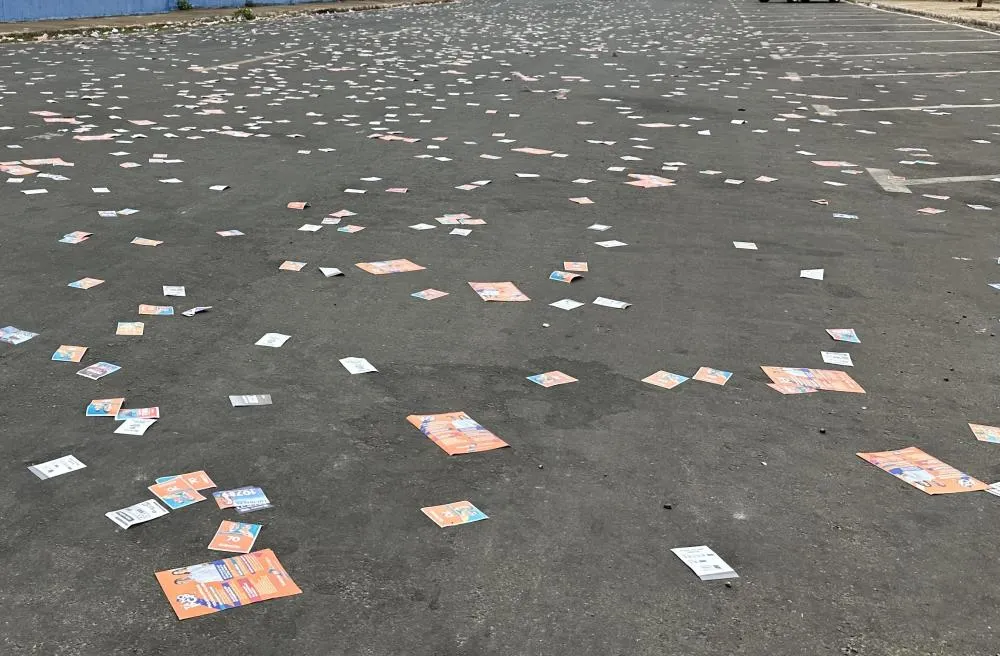 MPBA requer multa de R$ 8 mil contra candidatos por derrame de santinhos em Anagé e Caraíbas