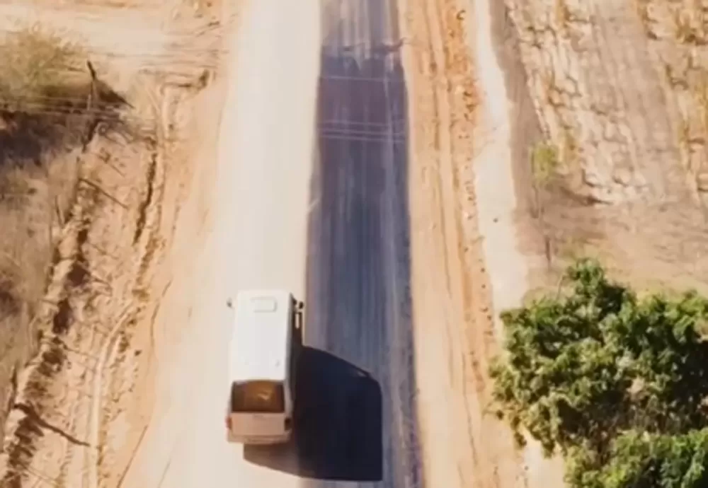 Brumado: Iniciada a obra de pavimentação asfáltica que liga a BA-262 ao Distrito de Arrecife