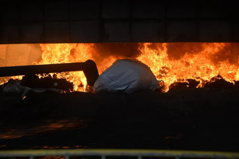 Mais de 600 coletes vencidos são destruídos pela Polícia Civil em operação de descarte seguro