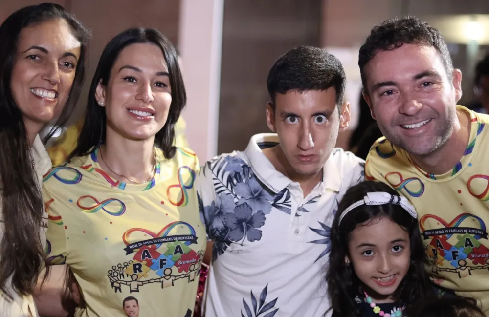 Primeira-dama Abiara Dias destaca inclusão durante caminhada do autismo realizada em Brumado