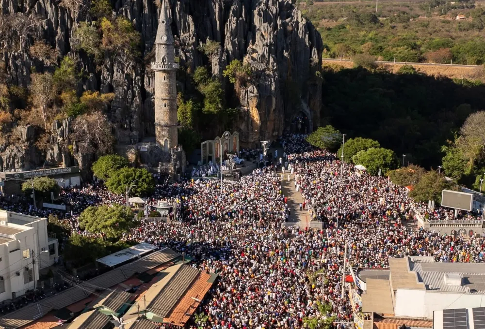 Romeiros lotam Bom Jesus da Lapa na celebração do Dia do Senhor Bom Jesus