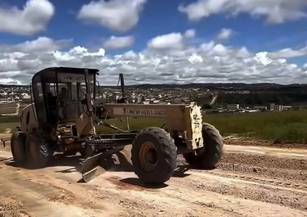 Prefeitura de Barra da Estiva intensifica recuperação de estradas após fortes chuvas